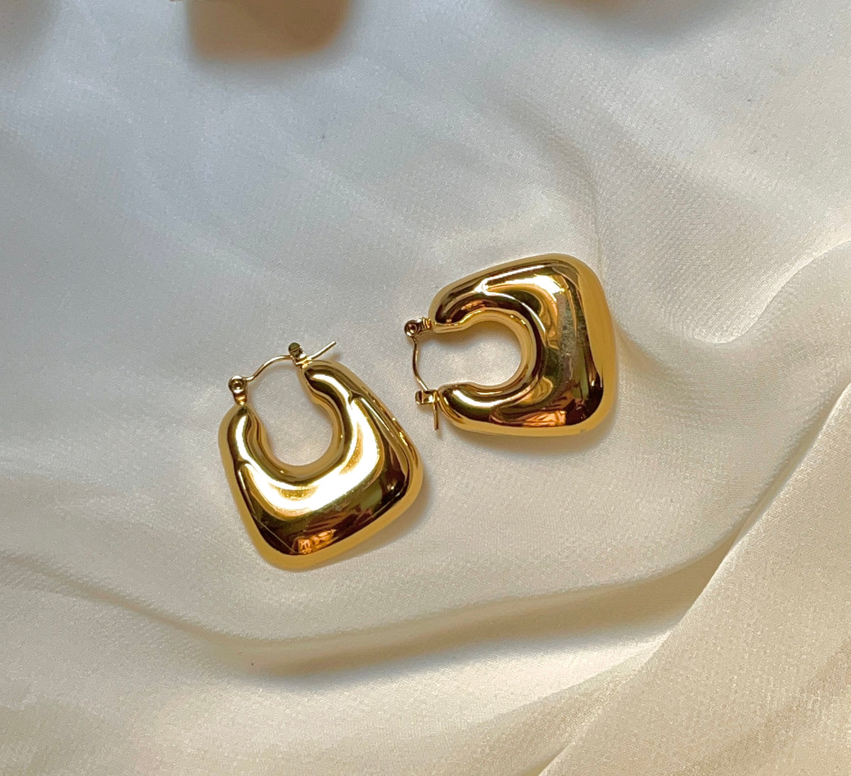 Chloe hoops