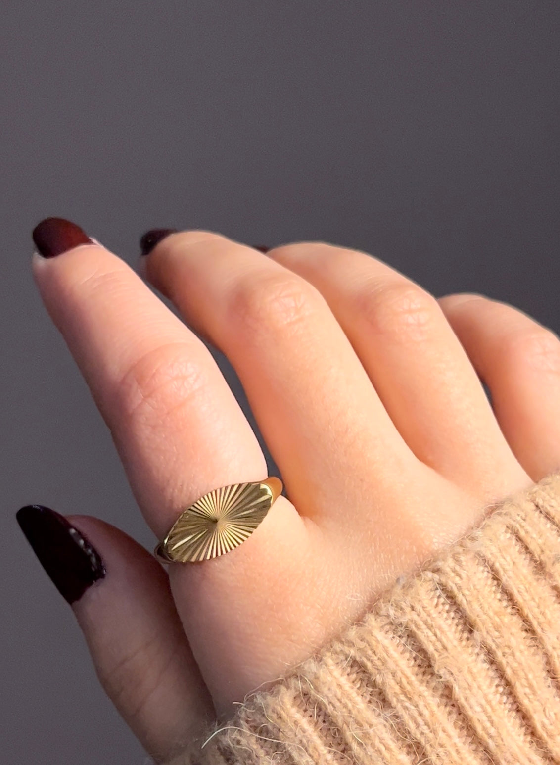 Sunlight oval ring
