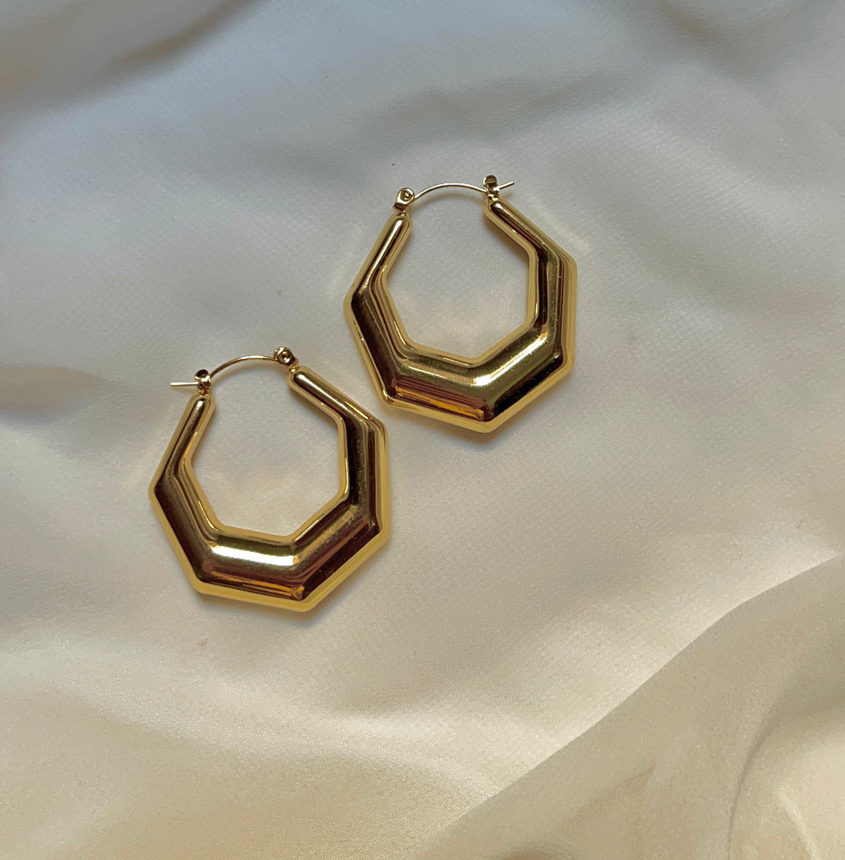 Tyra hoops