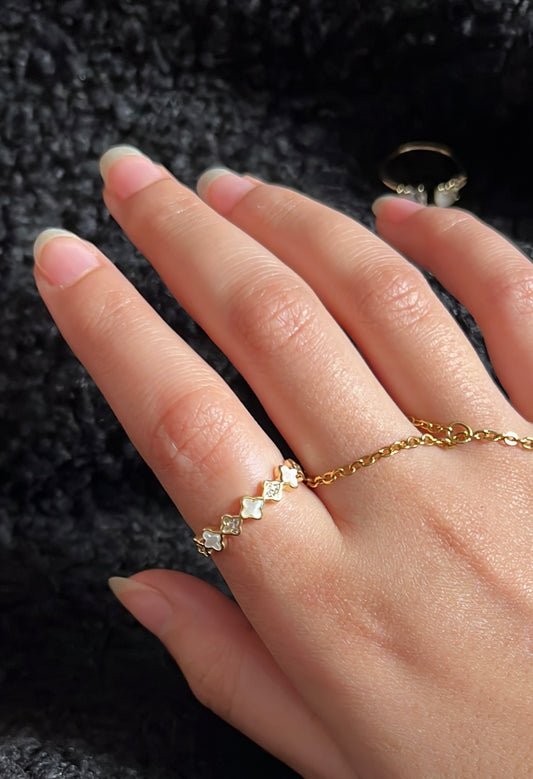 Clovers Ring